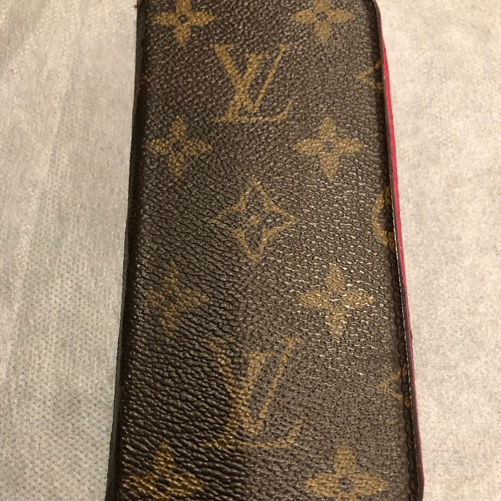 Louis Vuitton iPhone 7 Case *Engraved Initials*Crack on spine wear on the inside